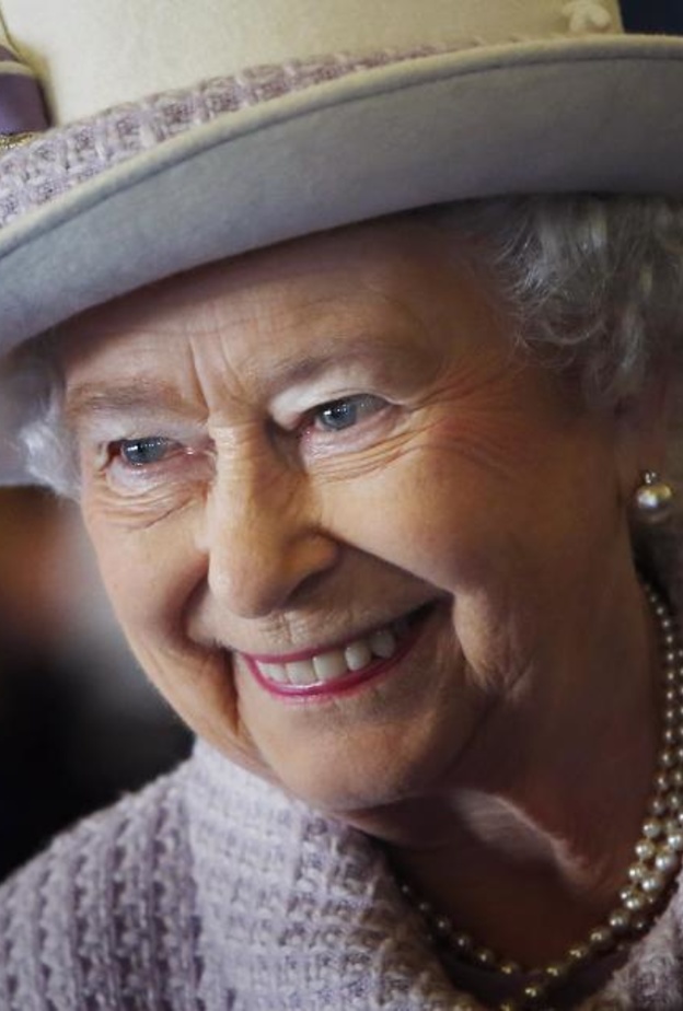 الملكة تسقط صريعة لسانها والقصر ينفي