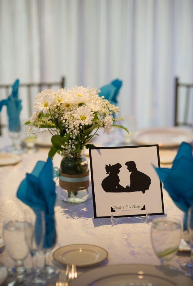 شخصيات ديزني المحبوبة تزين طاولات الضيوف