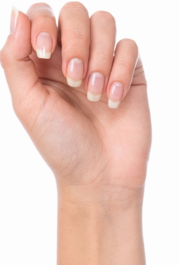خلطات طبيعية لعلاج اصفرار الاظافر.. ما هي؟