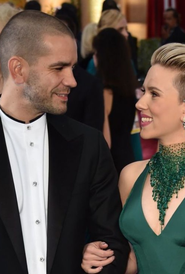 سكارليت جوهانسن عثرت على الرجل المثالي بالنسبة لها والذي اصبح فيما بعد زوجها الحالي من خلال صديق مشترك لهما