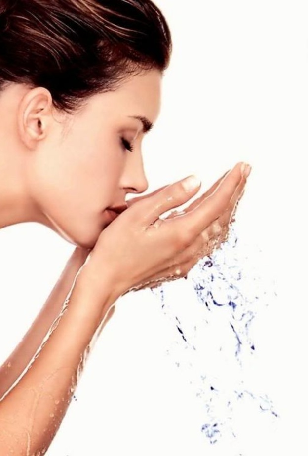 تنظيف البشرة بالغسول خطوة اساسية