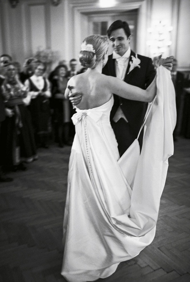 الرقصة الاولى للعروسين