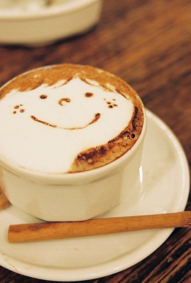 بالفيديو: شاهدوا رد فعل تسعيني يتناول كابتشينو لأول مرة!