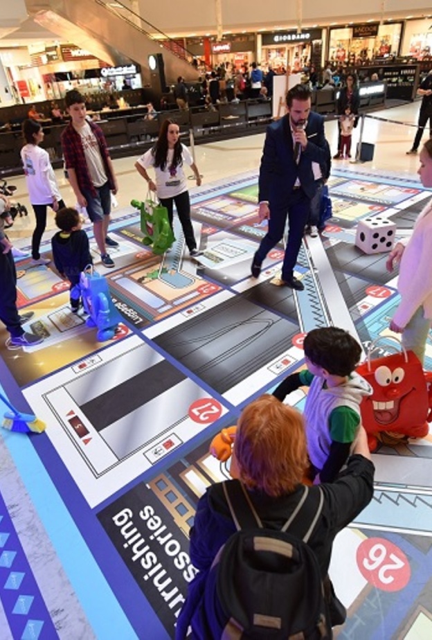 لعبة مول الحظ  في دبي مارينا مول