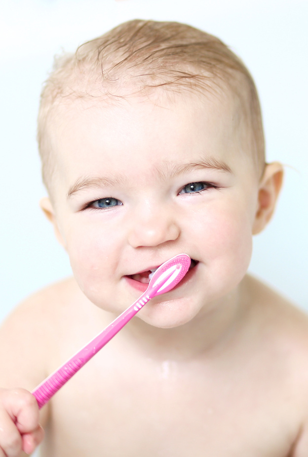 تعويد الطفل تنظيف أسنانه منذ الصغر