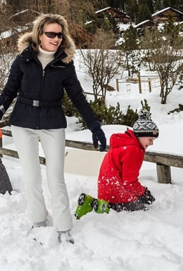 بالصور: العائلة البلجيكية إلى سويسرا في عطلة شتوية 
