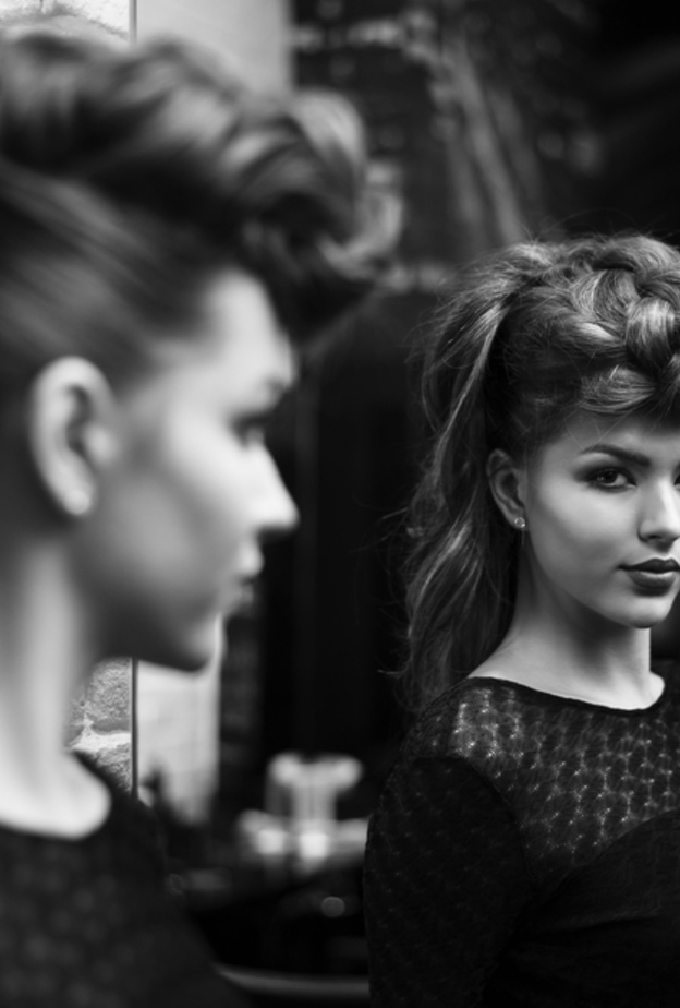 تسريحة شعر عصرية وغريبة