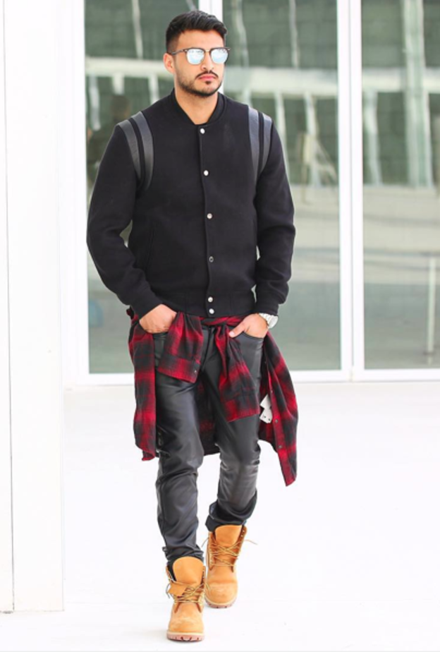 تنسيق عصري بسروال الجينز وقميص باللون الأسود