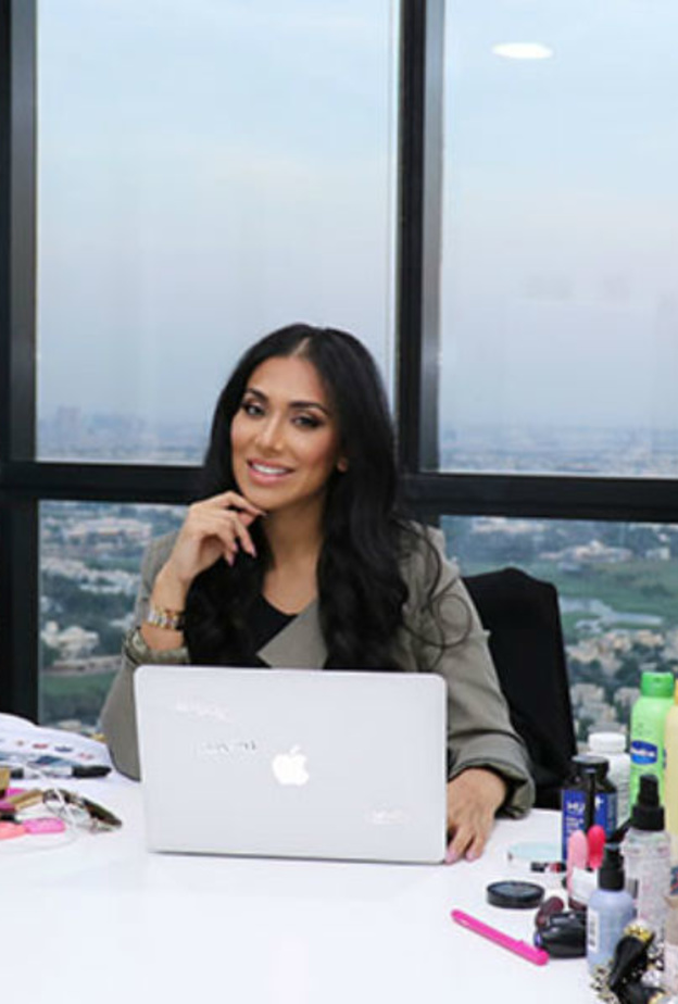 مكتب مدونة الجمال هدى قطان