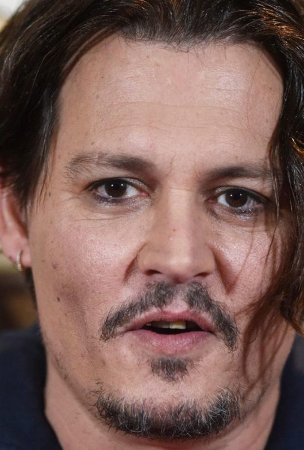 جوني ديب يسخر من فيديو اعتذاره من أستراليا