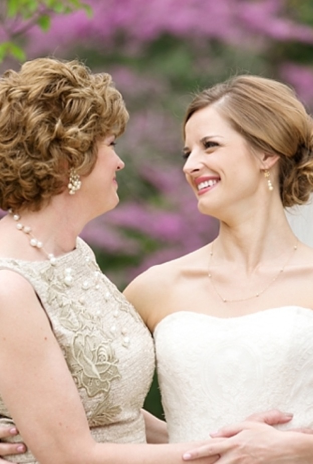 احرصي على حجز موعد لوالدتك في صالون التجميل لتبدو في مظهر رائع