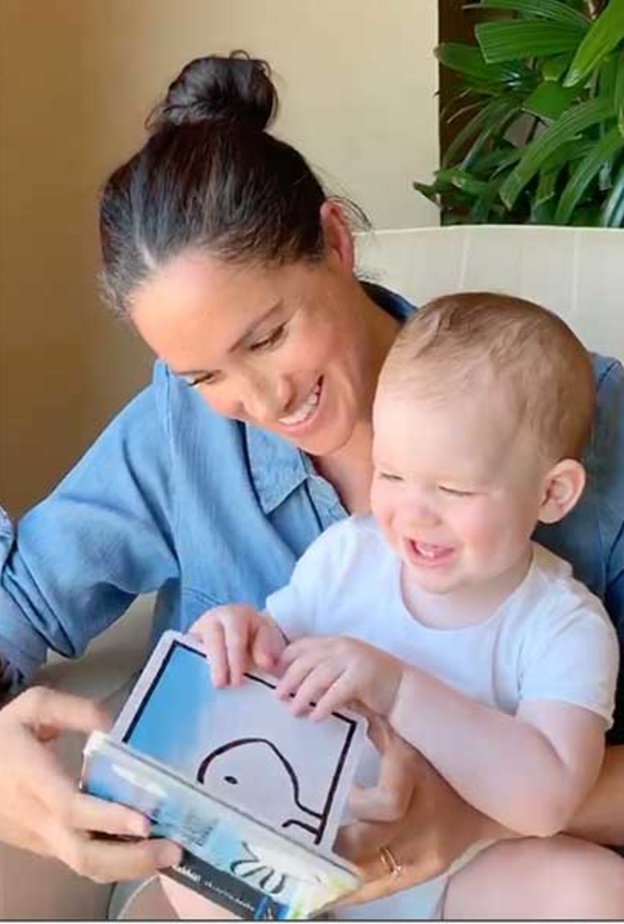 أجمل صور أطفال العائلة المالكة البريطانية.. من الملكة إليزابيث إلى آرتشي