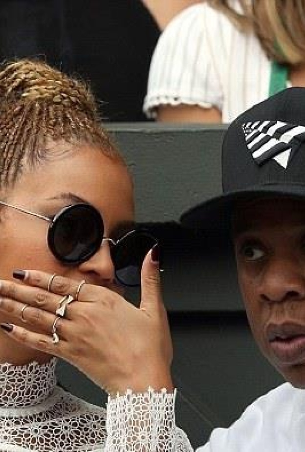 ترى ما هو الخبر الهام الذي تهمس به بيونسيه لجاي زي خلال مباراة لعب التنس