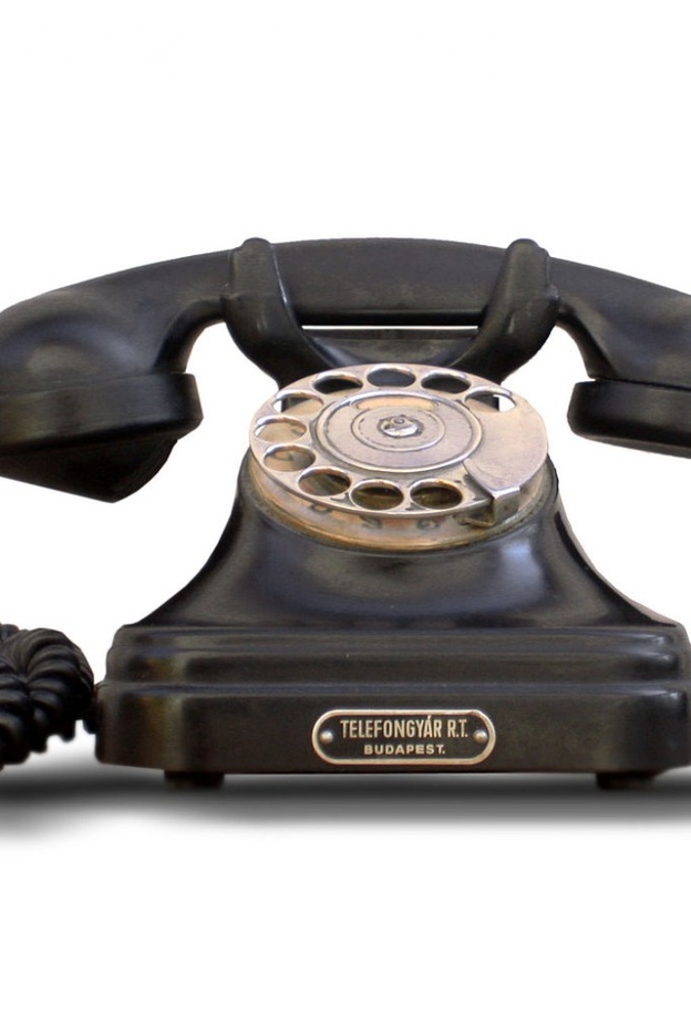 بالفيديو: طفلة من "الجيل الرقمي" تجهل كيفية استخدام الهاتف الأرضي