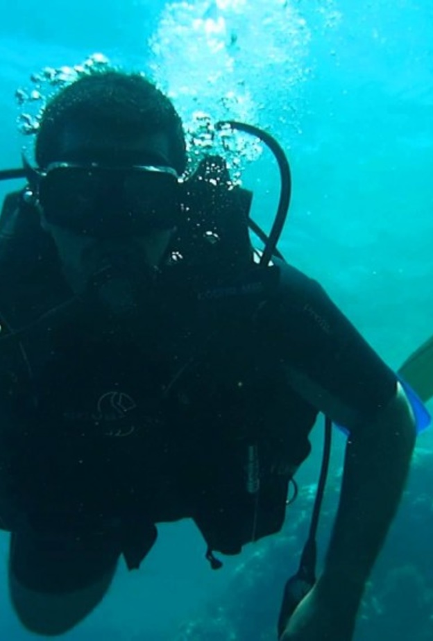 الغوص هواية تنافسية يحرص عليها الشباب