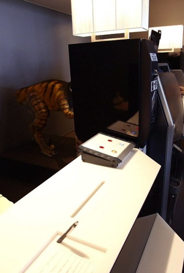 بالصور: فندق ياباني طاقمه رجال آليين