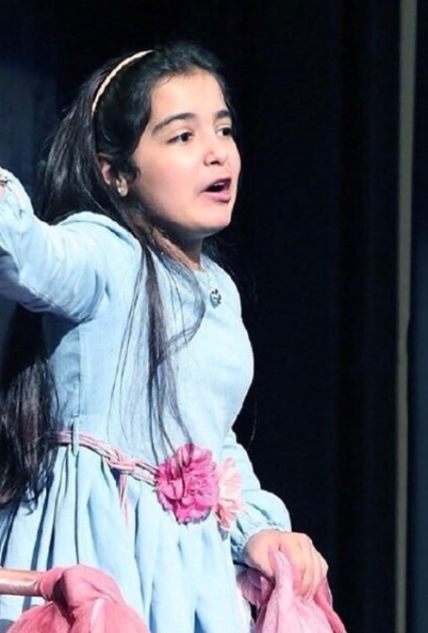 غلا أول مودل  سعودية على طفل متحرك