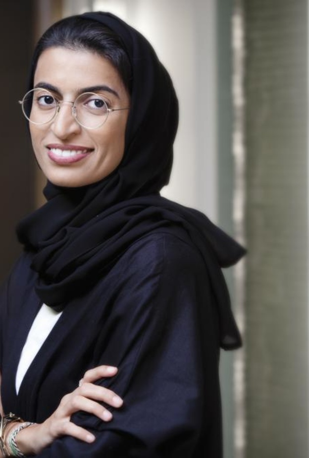نورة الكعبي وجه مشرف لنساء الإمارات