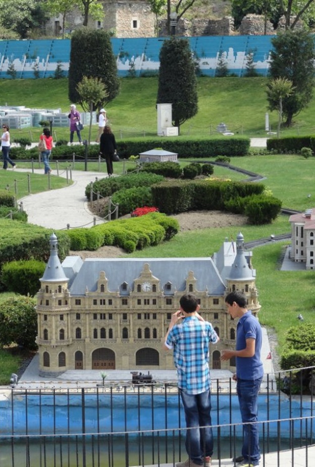 متحف وحديقة ميني تورك بأنه موطن لمجموعة رائعة من المجسمات والنماذج المصغرة لأعظم المعالم المميزة