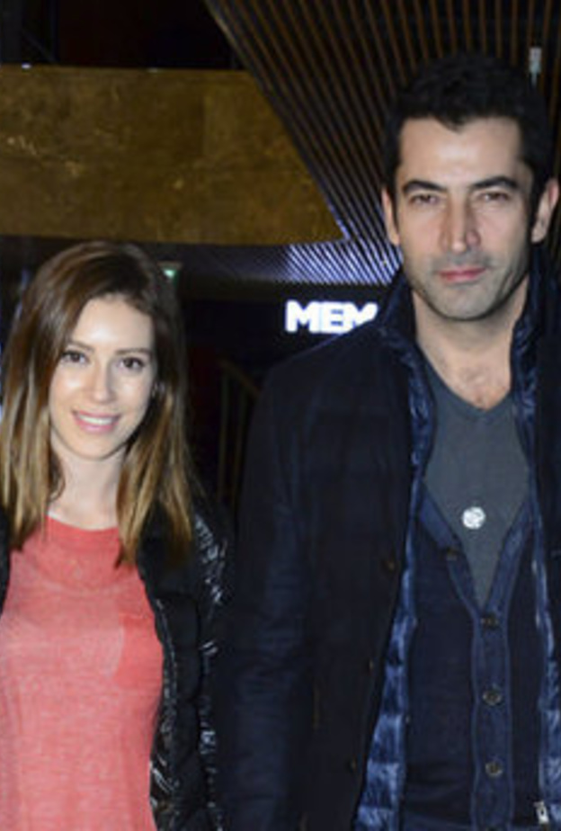 الممثل التركي كنعان إميرزالي أغلو والممثلة التركية سينام كوبال