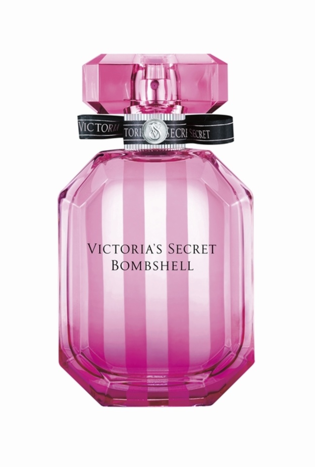 أدريانا ليما تحتفل بعطرBombshell مع فيكتوريا سيكريت