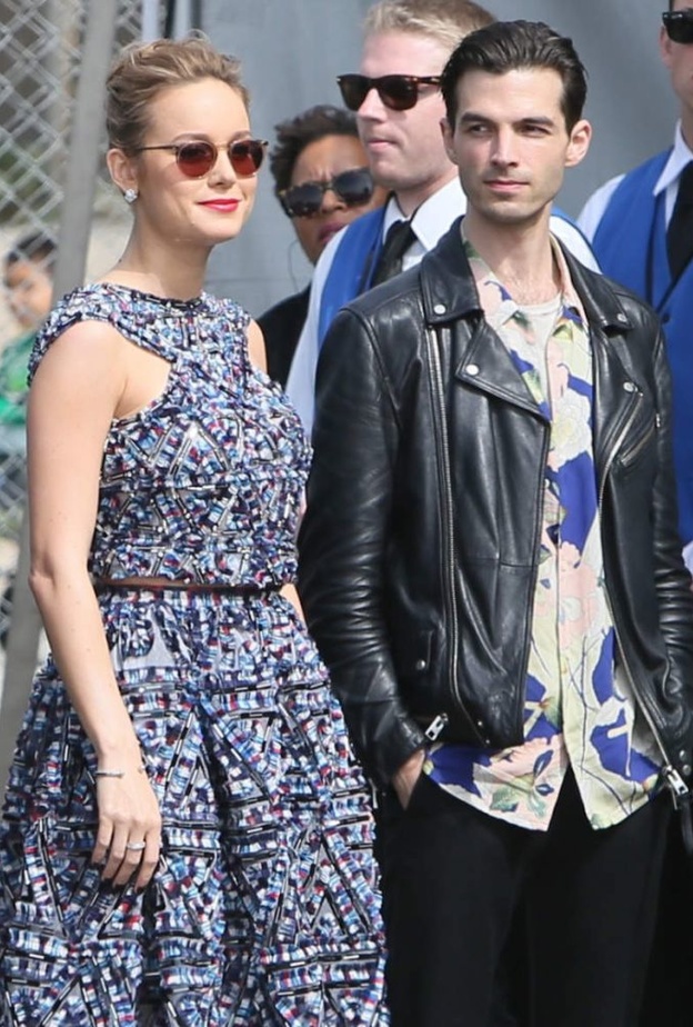 خطبة بري لارسون على صديقها الموسيقي اليكس جرينوالد