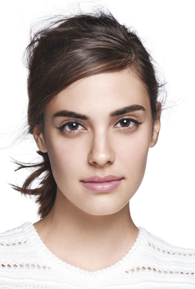 حواجب مثالية للصيف مع Benefit