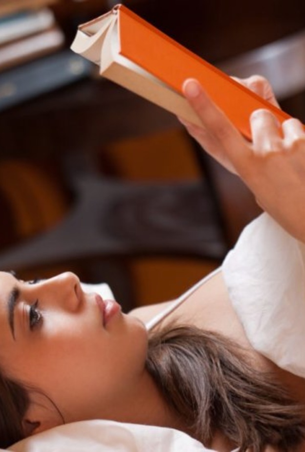 القراءة قبل النوم نشاط عقلي مذهل .. لا تستغنوا عنه