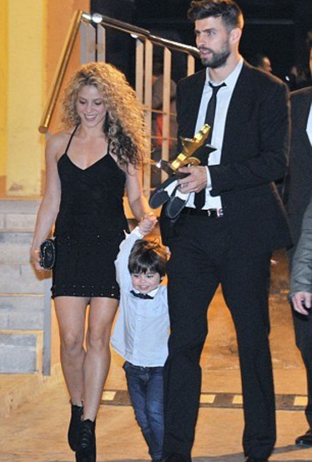 شاكيرا وبيكيه لحظة الوصول