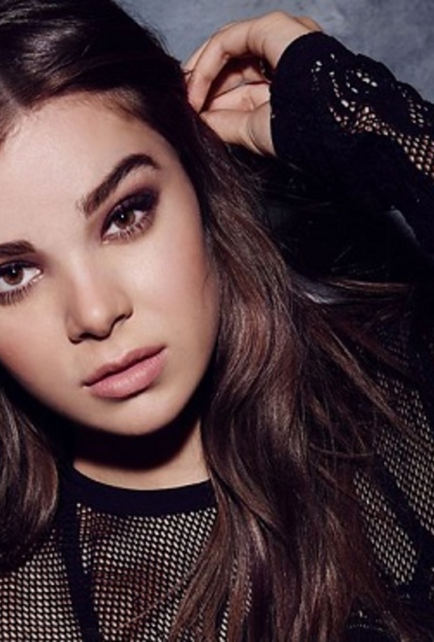 هيلي ستاينفيلد تتمتع بجمال طبيعي