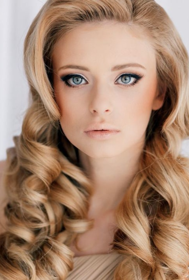 ارسمي عينيكِ بجمال منظم وألوان مدموجة بعضها ببعض