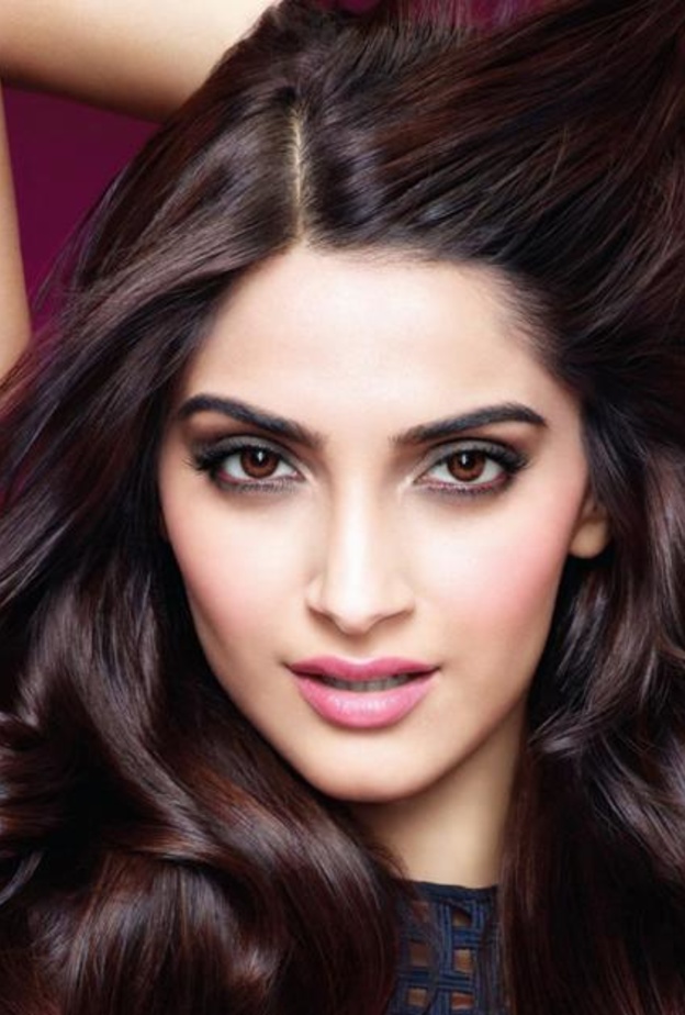 سونام كابور بطلة النسخة الهندية من فيلم  Run Lola Run