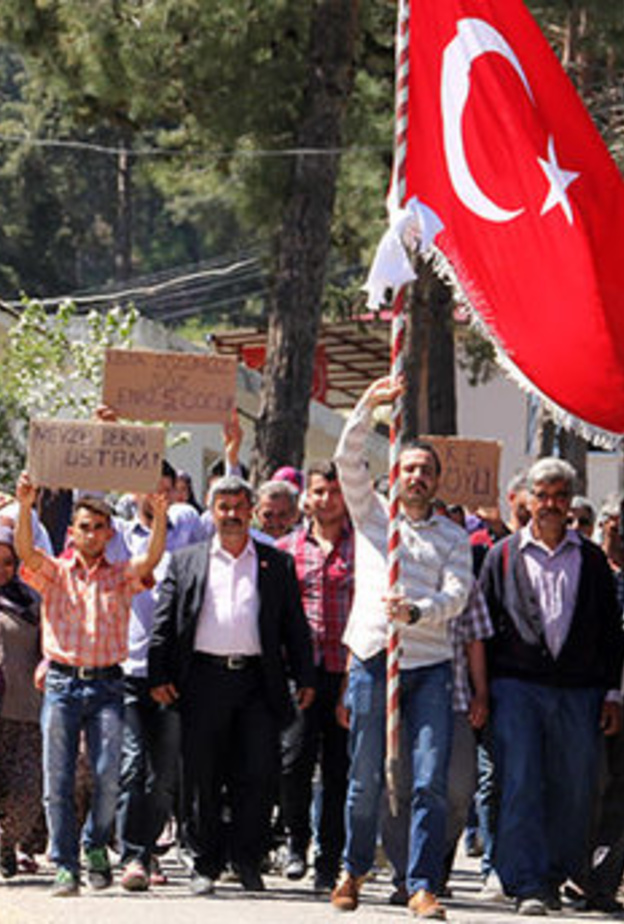 شباب قرية تركية احتجوا على رفض الفتيات الاقتران بهم