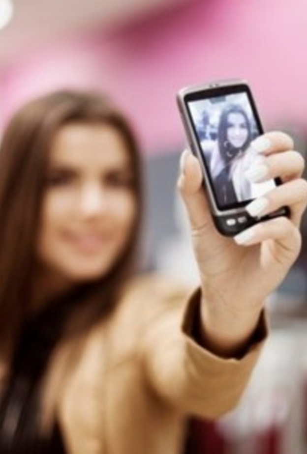 مصرع طبيبة تحت اقدام فيل بسبب سيلفي