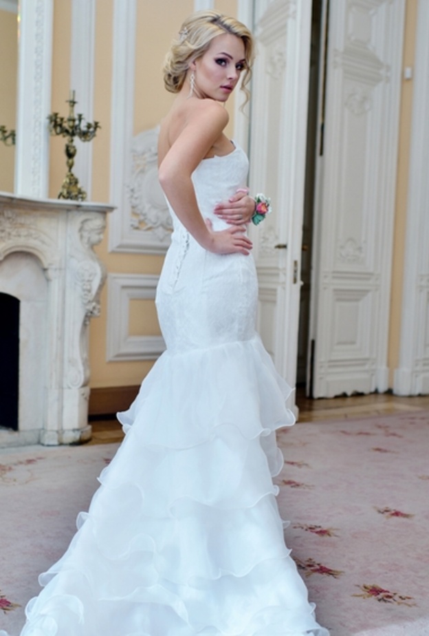 كل عروس تحلم بالوصول الى زفافها من دون ارداف عريضة