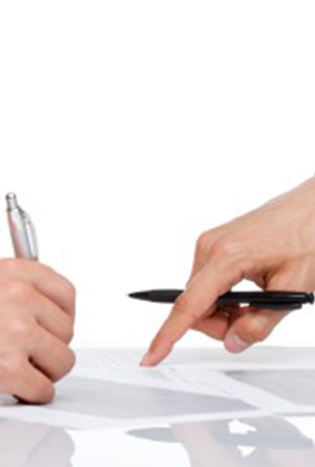 توقيع عقد بين سعودي وابنه