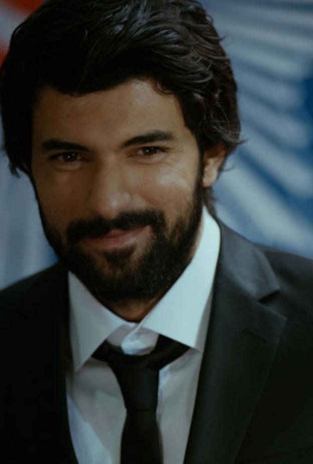  الممثل التركي انجين اكيورك