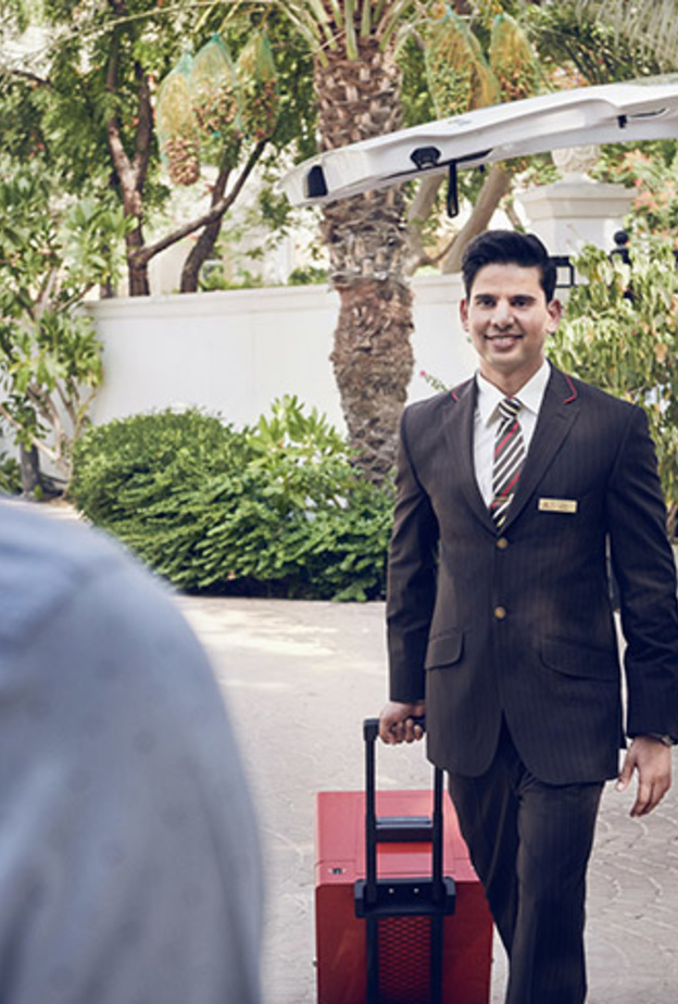 خدمة إنهاء إجراءات السفر من المنزل عن طريق طيران الامارات