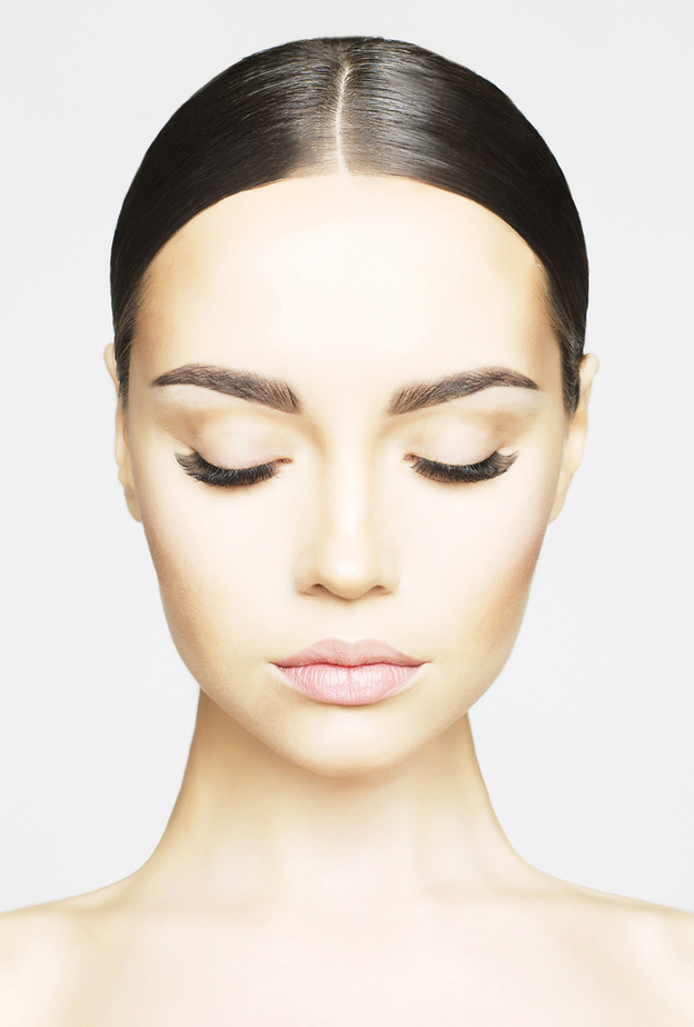  الحواجب العريضة ما تزال موضة رائجة حاليا