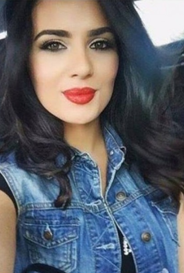 لينا قيشاوي بالشعر الأسود