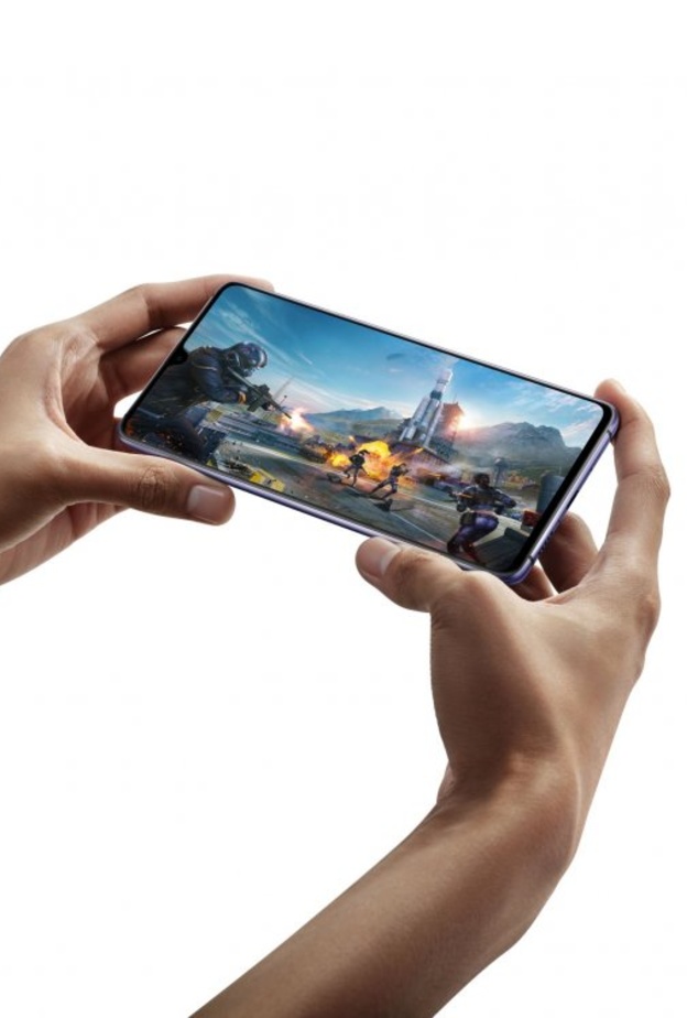 الترفيه والوسائط الرقمية على الهاتف الذكي تجعل السرعة وعمر بطاريته عاملان رئيسان في قرار شرائه