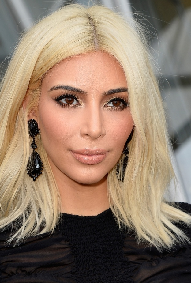 الشعر الأشقر مع التسريحة القصيرة