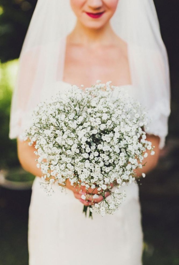 مسكة عروس بأزهار غريبة