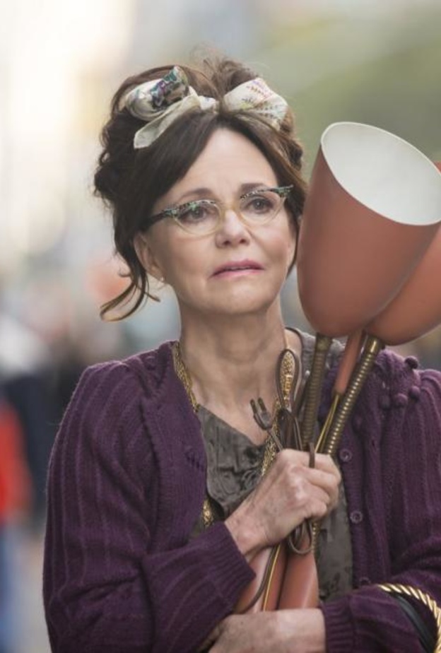 اداء سالي فيلدز عكس شخصية محببة ومليئة بالمشاعر يجعلك تتعاطف كثيرا مع شخصية دوريس