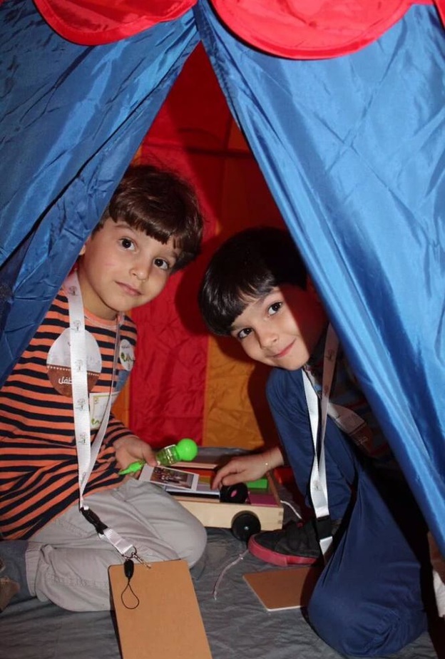 اطفال في جناح الطفل المتميز