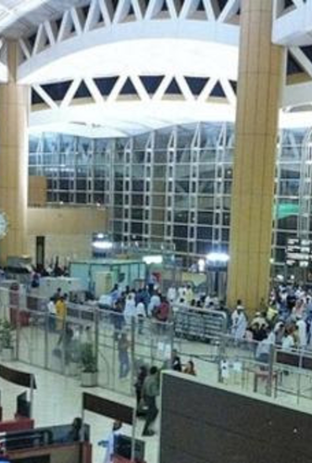 تخفيف ازدحام المسافرين في المطار