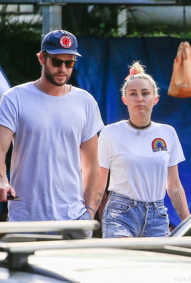 مايلي سايرس بخاتم الخطوبة