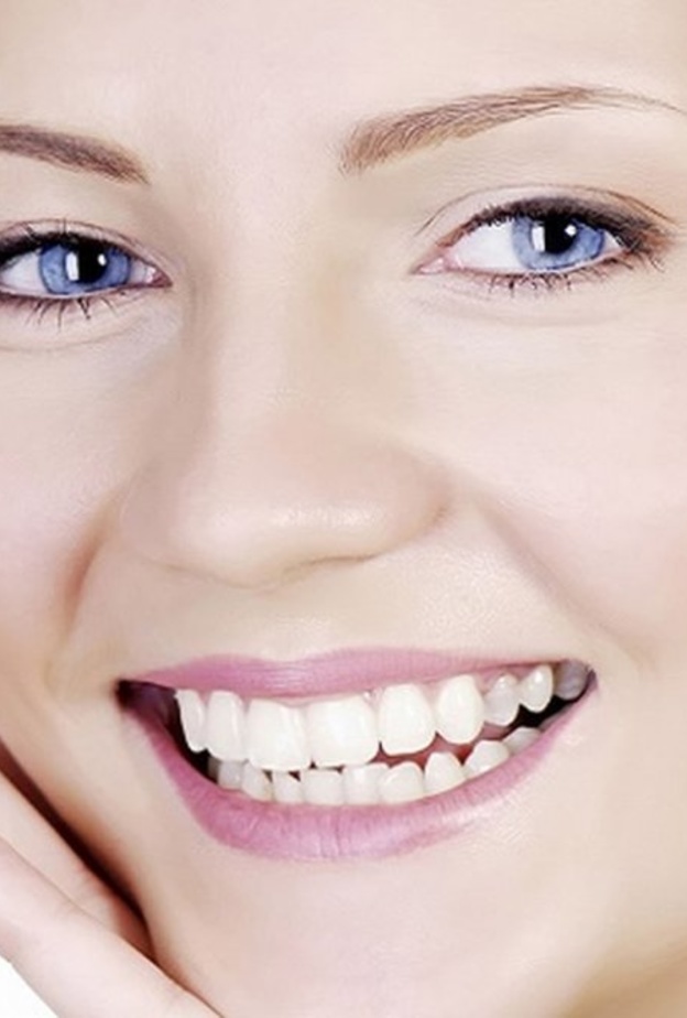 نظفي انفك من الرؤوس السوداء عن طريق استخدام معجون الاسنان