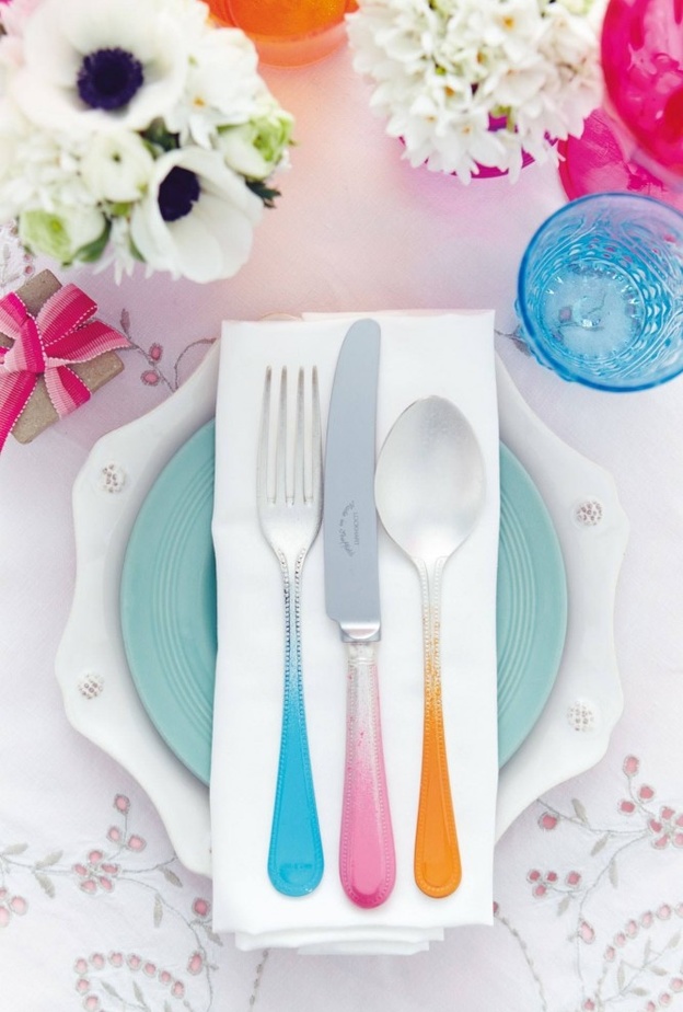 استخدام الألوان المعدنية