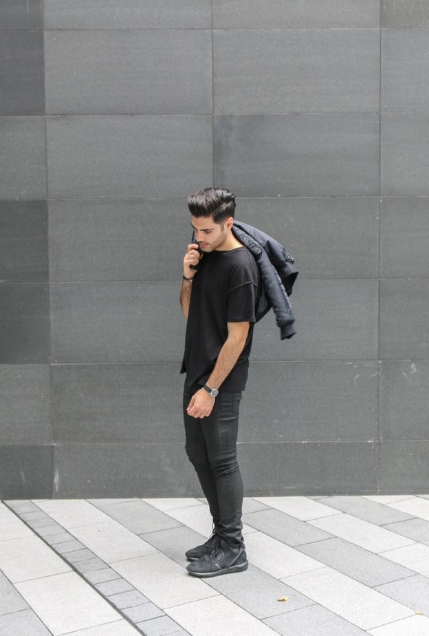 بامكانك تنسيق اطلالة كاملة باللون الأسود 